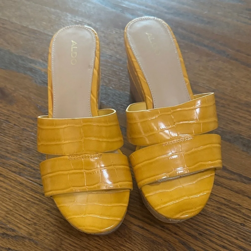 ALDO gold faux alligator double strap cork platform sandals. Size 8.5.